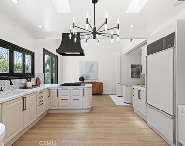 6016 N Woodlake Avenue - Photo Thumbnail 10