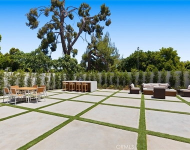 6016 N Woodlake Avenue - Photo Thumbnail 22