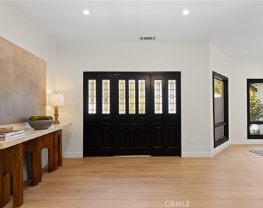 6016 N Woodlake Avenue - Photo Thumbnail 3