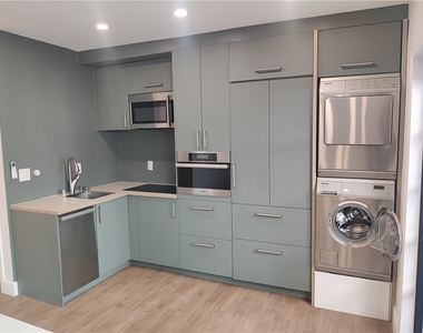 2618 S Bentley Avenue - Photo Thumbnail 2