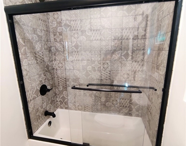 2618 S Bentley Avenue - Photo Thumbnail 9