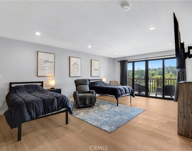 5150 Campo Road - Photo Thumbnail 10