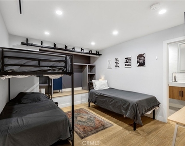 5150 Campo Road - Photo Thumbnail 17