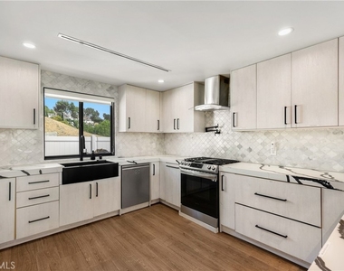 5150 Campo Road - Photo Thumbnail 6