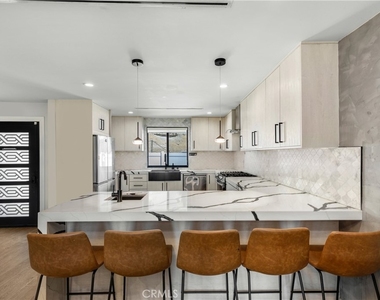 5150 Campo Road - Photo Thumbnail 5