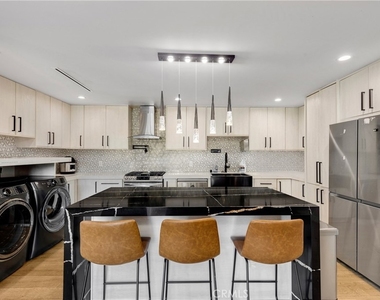5150 Campo Road - Photo Thumbnail 16