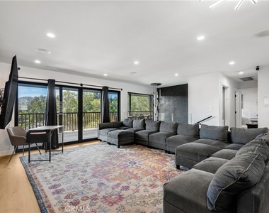 5150 Campo Road - Photo Thumbnail 3