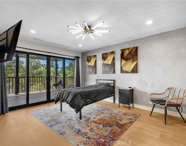 5150 Campo Road - Photo Thumbnail 14