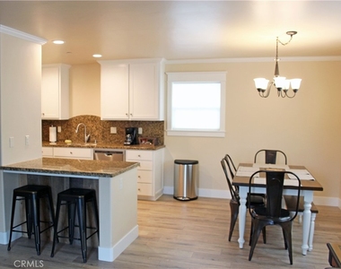 1413 Pine Street - Photo Thumbnail 5