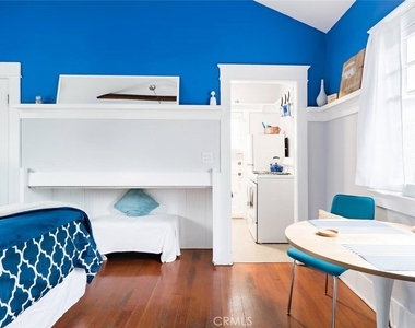 218 S. Broadway - Photo Thumbnail 4