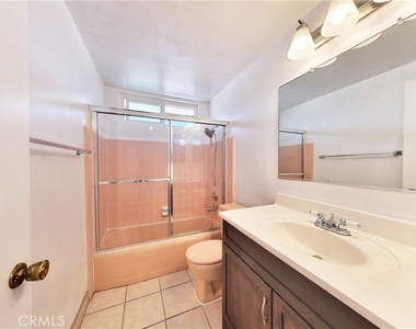 1208 S Marengo Ave - Photo Thumbnail 9
