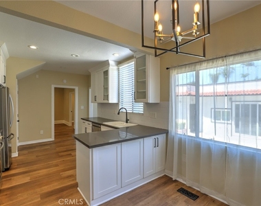 811 E Chapman - Photo Thumbnail 12
