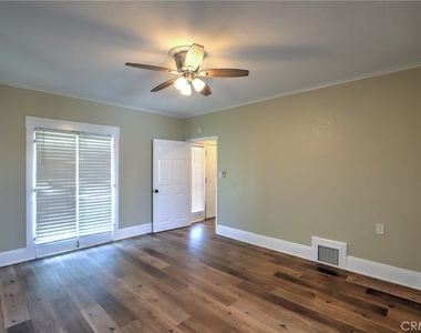 811 E Chapman - Photo Thumbnail 13