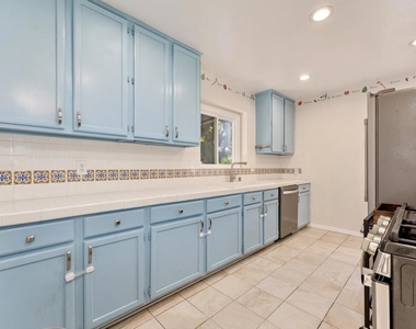 2254 Queensberry Road - Photo Thumbnail 9