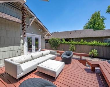 961 N Michigan Avenue - Photo Thumbnail 28