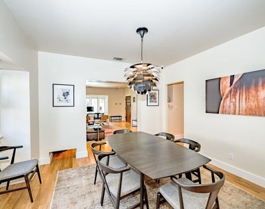 961 N Michigan Avenue - Photo Thumbnail 10