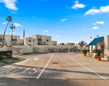 711 Pacific Coast Hwy - Photo Thumbnail 23