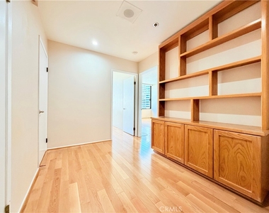 600 W 9th - Photo Thumbnail 14