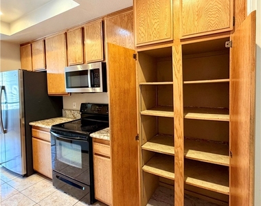 600 W 9th - Photo Thumbnail 5