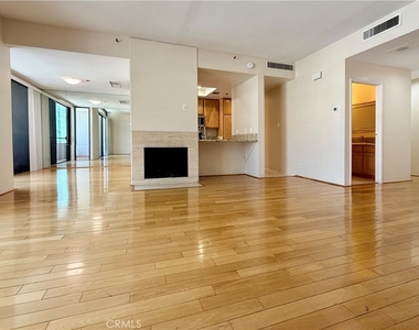 600 W 9th - Photo Thumbnail 1