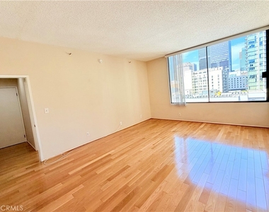 600 W 9th - Photo Thumbnail 22
