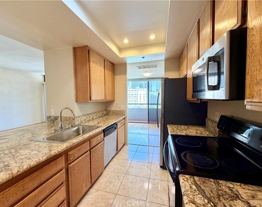 600 W 9th - Photo Thumbnail 3
