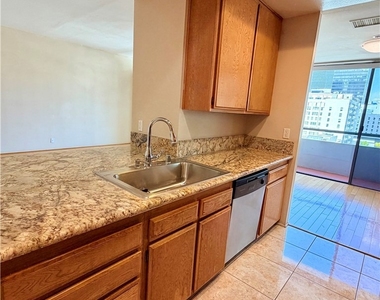 600 W 9th - Photo Thumbnail 7
