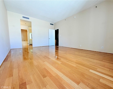 600 W 9th - Photo Thumbnail 20