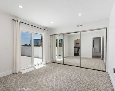 423 1/2 Westminster Avenue - Photo Thumbnail 12