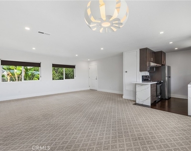 423 1/2 Westminster Avenue - Photo Thumbnail 7