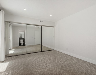 423 1/2 Westminster Avenue - Photo Thumbnail 13
