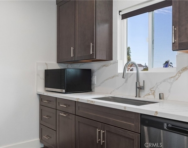 423 1/2 Westminster Avenue - Photo Thumbnail 10