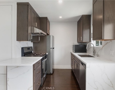 423 1/2 Westminster Avenue - Photo Thumbnail 9
