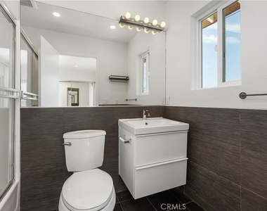 423 1/2 Westminster Avenue - Photo Thumbnail 15