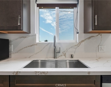 423 1/2 Westminster Avenue - Photo Thumbnail 11