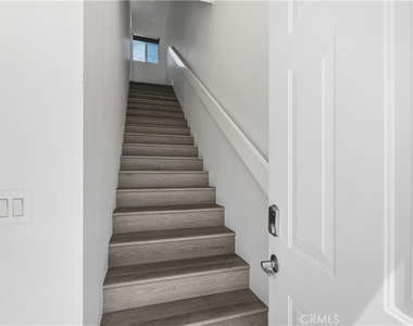 423 1/2 Westminster Avenue - Photo Thumbnail 1