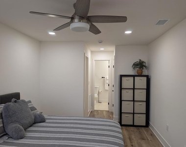 2410 La Costa Ave - Photo Thumbnail 7