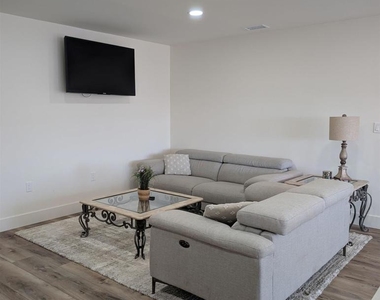 2410 La Costa Ave - Photo Thumbnail 6