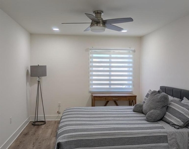 2410 La Costa Ave - Photo Thumbnail 9