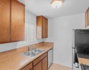 2173 Manchester Avenue - Photo Thumbnail 11