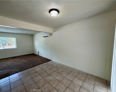 711 E Oakland - Photo Thumbnail 4