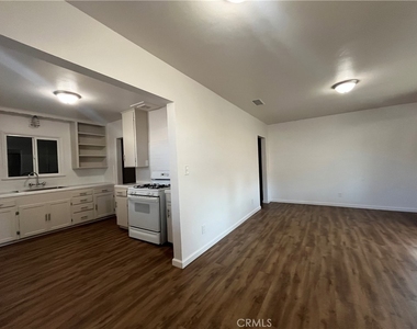 1086 Palm Avenue - Photo Thumbnail 4