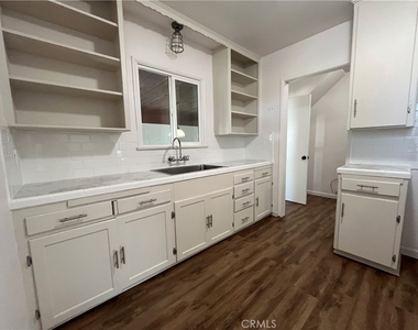 1086 Palm Avenue - Photo Thumbnail 7