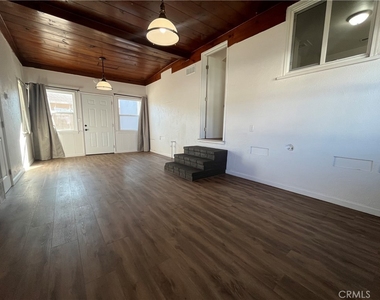 1086 Palm Avenue - Photo Thumbnail 9