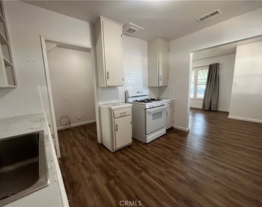 1086 Palm Avenue - Photo Thumbnail 5