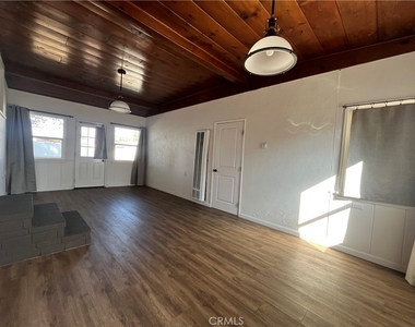 1086 Palm Avenue - Photo Thumbnail 8