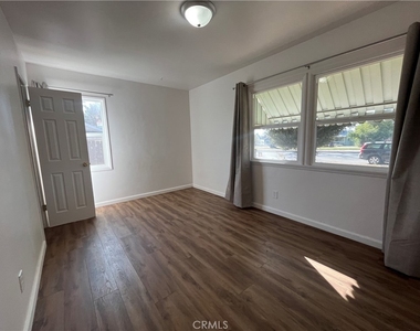 1086 Palm Avenue - Photo Thumbnail 10