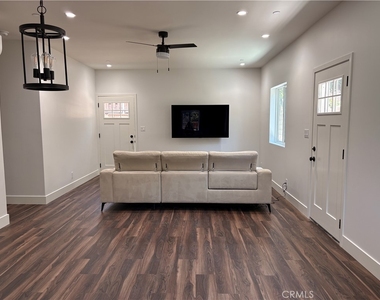 7128 Mclennan Ave - Photo Thumbnail 3