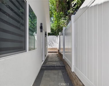 16425 Clymer Street - Photo Thumbnail 10