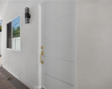 16425 Clymer Street - Photo Thumbnail 10